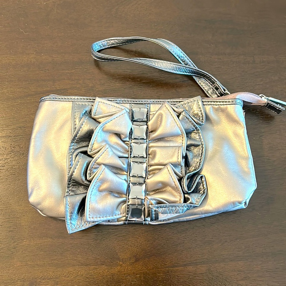 Large wristlet